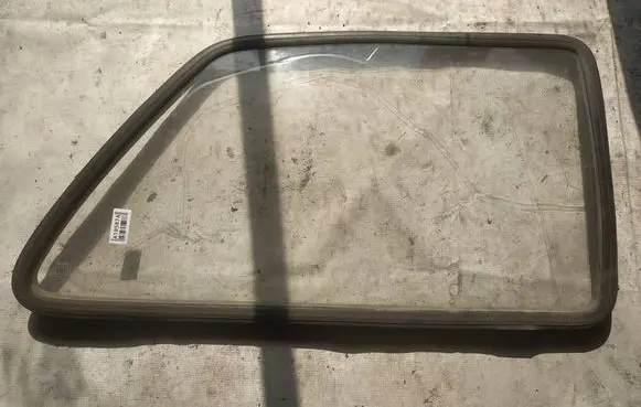 Volkswagen Golf II Rear side window as2