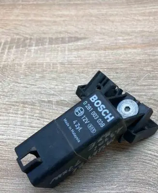 Skoda Fabia Mk2 (5J) Glow plug pre-heat relay 038907281D 0281003038