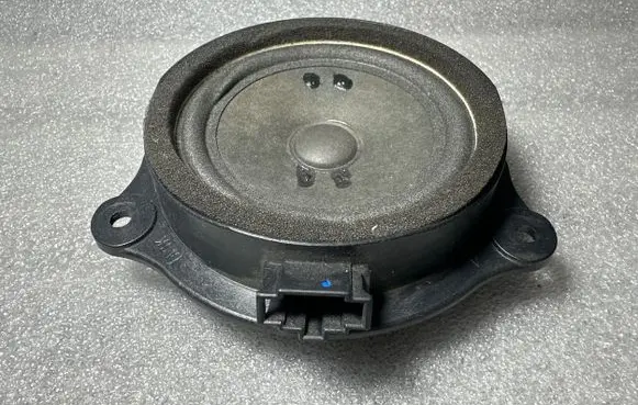 Audi A6 S6 C6 4F Front door speaker 4F0035411