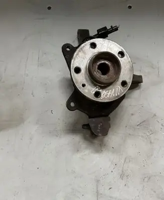 Opel Vivaro Front wheel hub spindle knuckle
