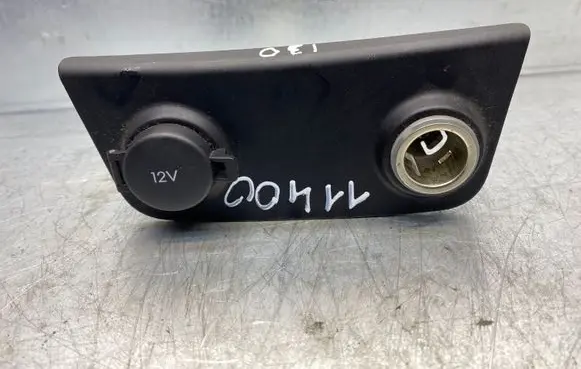 Hyundai i30 Cigarette lighter front 