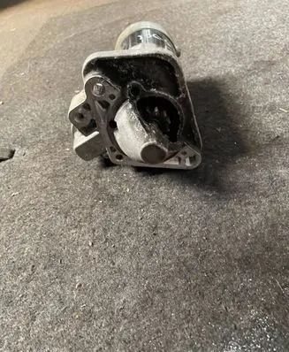 Renault Kangoo II Starter motor M000T87881 8200584675