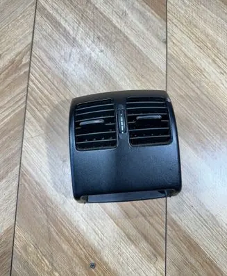 Mercedes-Benz C W204 Rear air vent grill A2048300354
