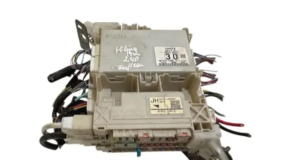 Toyota Hilux (AN120, AN130) Fuse module 892210K011 50128760 827300K530