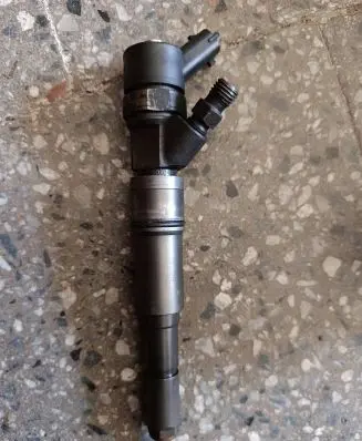 BMW 5 E39 Fuel injector 0445110266 7785984