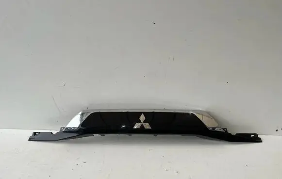 Mitsubishi Outlander Trunk door license plate light bar 5817A265