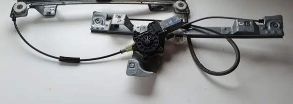 Renault Kangoo II Front door window regulator with motor