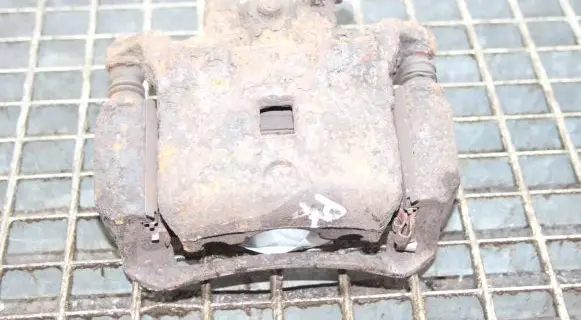 Nissan Juke I F15 Front brake caliper