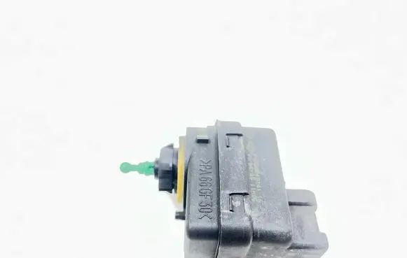 Headlight level adjustment motor