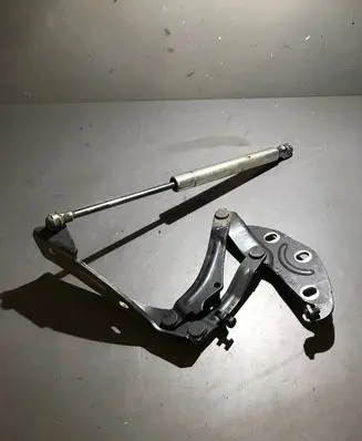 Engine bonnet/hood hinges