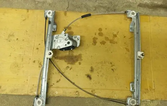 Renault Kangoo II Front door manual window regulator 497562