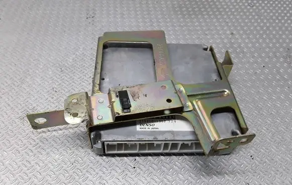 Nissan Primera Engine control unit/module 23710AU600