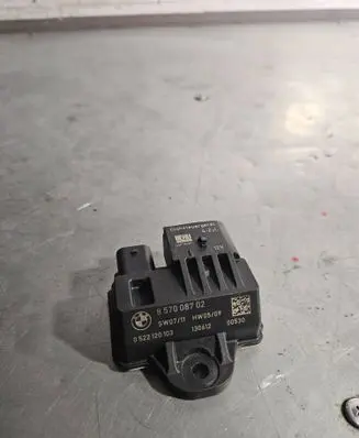 BMW 5 F10 F11 Glow plug pre-heat relay 857008702 0522120103