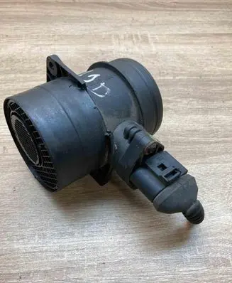 Volkswagen Sharan Mass air flow meter 0281002461 074906461B