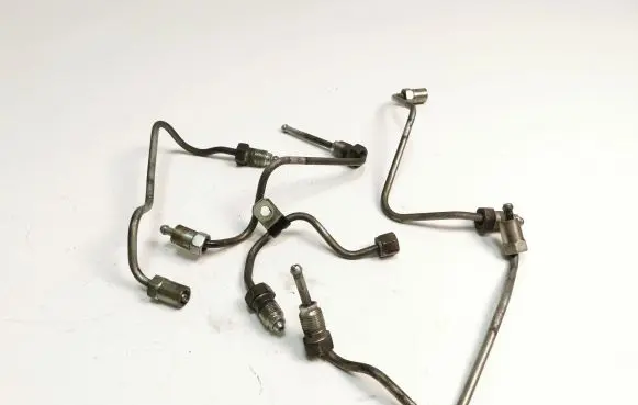 Toyota Avensis T220 Fuel injector supply line/pipe 