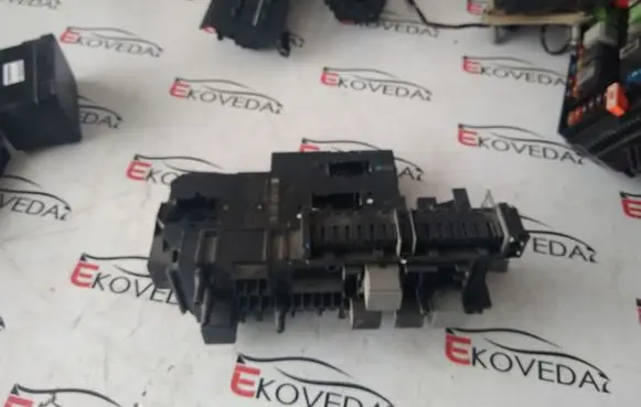 Mercedes-Benz E C207 W207 Fuse module A2129000404