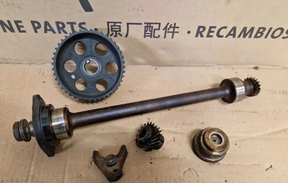 Volkswagen PASSAT B3 Oil pump balance shaft 053115027A 027109111G 053115019A