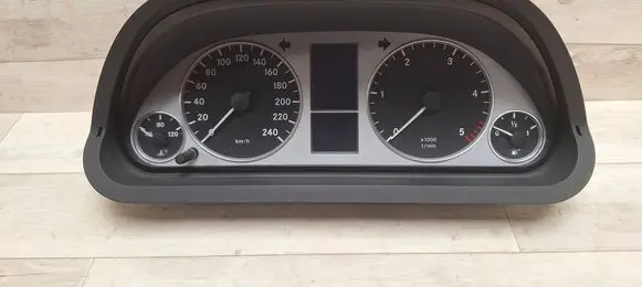 Mercedes-Benz B W245 Speedometer (instrument cluster) 1031098101