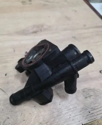 Opel Vivaro Thermostat/thermostat housing 8200781512