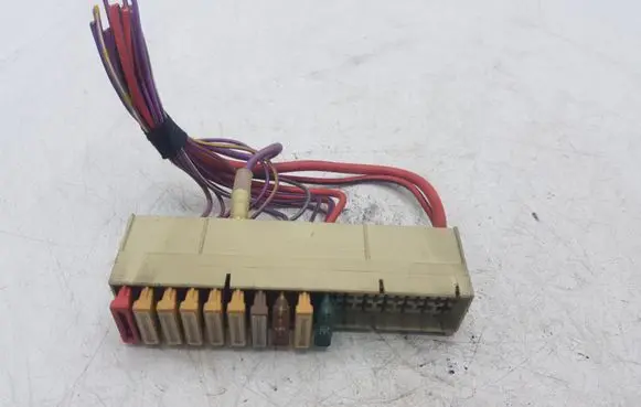 BMW 7 E38 Fuse module 8366634