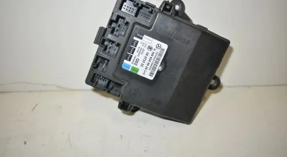 Mercedes-Benz B W245 Door control unit/module A1698206926