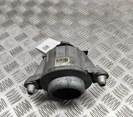 Mercedes-Benz CLS C218 X218 Engine mount bracket A2182400817