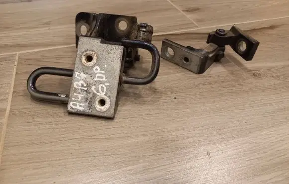 Rear door hinge set