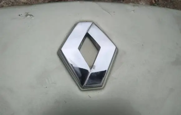 Manufacturer badge logo/emblem
