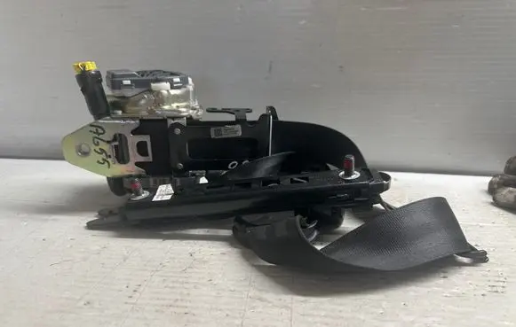Volvo S60 Front seatbelt 39800481