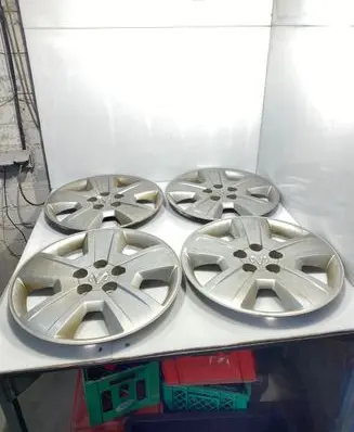 Dodge Caliber R17 wheel hub/cap/trim 05105021AB