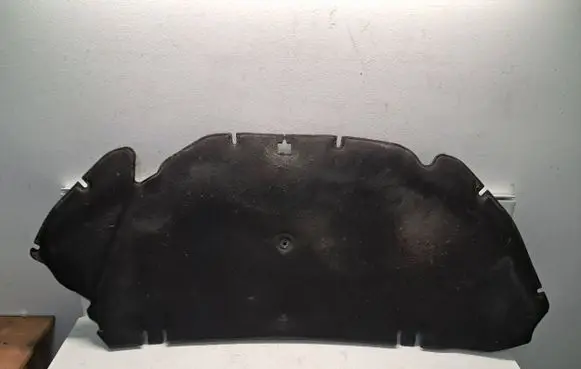 Engine bonnet/hood sound/heat insulation