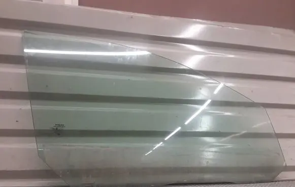 Volvo S80 Front door window glass four-door 