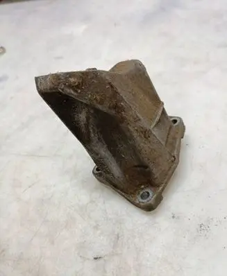 Gearbox mounting bracket