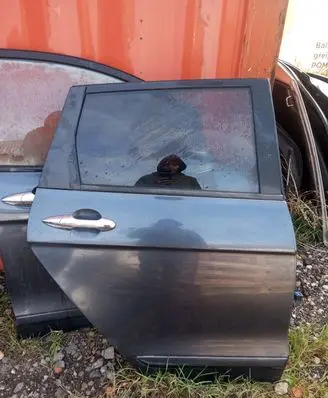 Honda FR-V Rear door