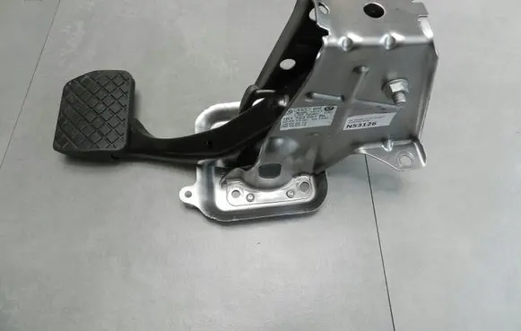 Volkswagen PASSAT CC Brake pedal 1K1723057BL