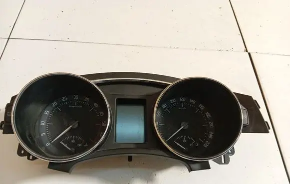 Skoda Superb B6 (3T) Speedometer (instrument cluster)