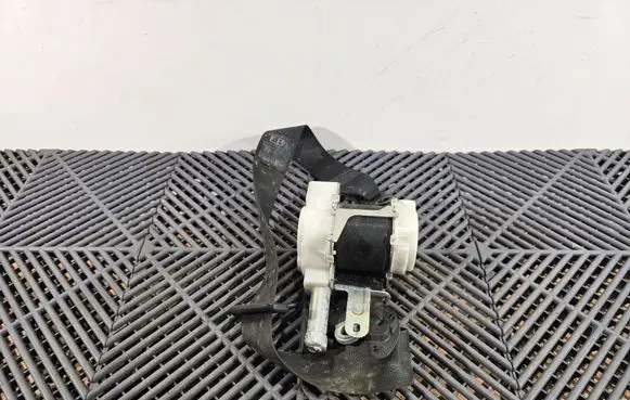 Lexus IS III XE30 Front seatbelt T04880N