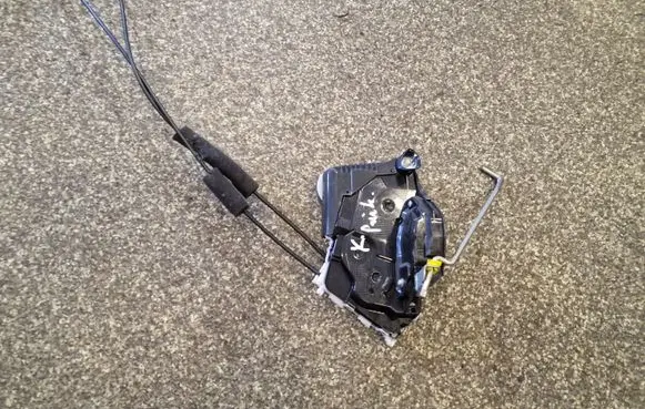 Subaru Legacy Front door lock