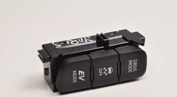 Toyota Yaris Central console control unit M81303