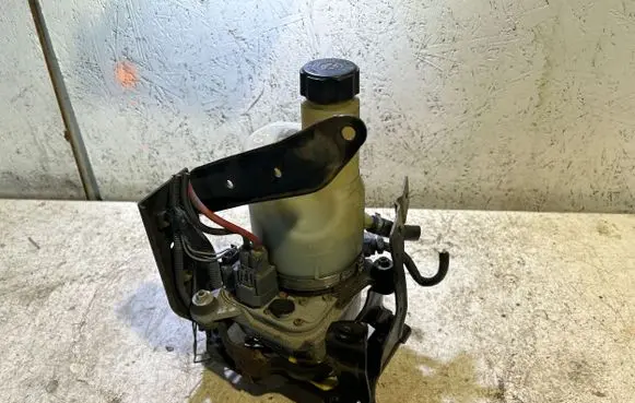 Volvo V50 Power steering pump 5N513K514CD 31329251AA