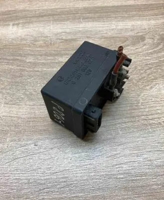 Peugeot 406 Glow plug pre-heat relay 0281003005 Used