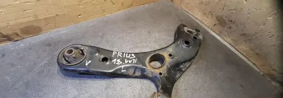 Toyota Prius (XW30) Front control arm 