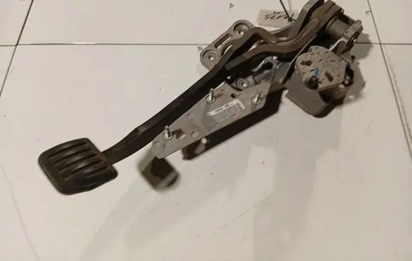 Ford Galaxy Brake pedal 6G929F836LD