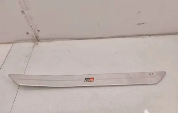 Toyota C-HR I Front sill trim cover 67913YY470