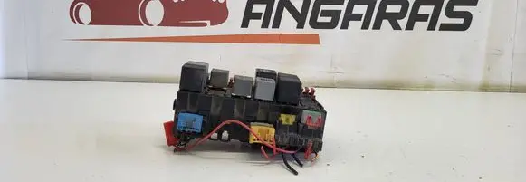 Volkswagen PASSAT B4 Fuse box set 357937541