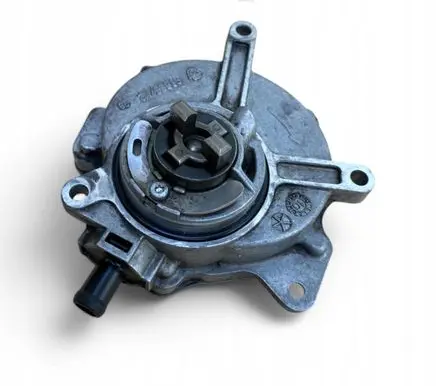 Audi A6 C7 Vacuum pump 06J145100
