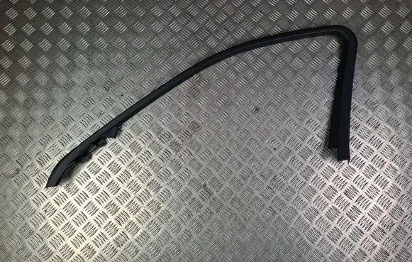 Mercedes-Benz C AMG W204 Front door glass trim molding A2047250271