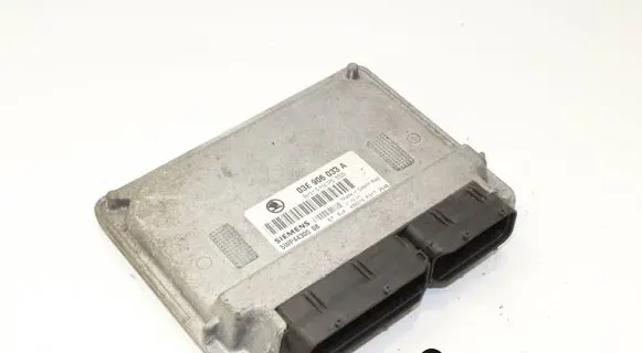 Skoda Fabia Mk1 (6Y) Engine control unit/module 03E906033A