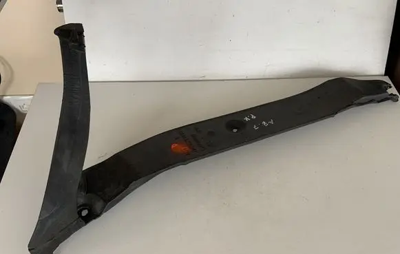 Audi A8 S8 D4 4H Fender foam support/seal 4H0821111C