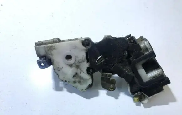 Nissan Primera Rear door lock 8255350j00 89-a522l